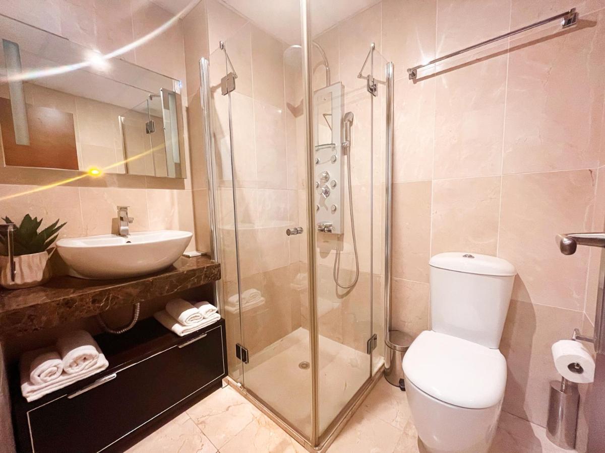 Homely Malaga Carreteria Con Piscina Exterior photo